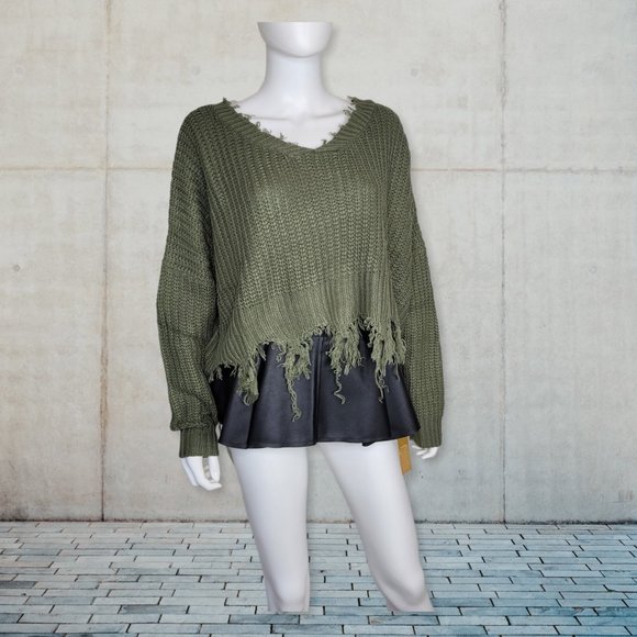 Leather Vintage Style Suspender Belt, Distressed Sweater, and Peplum Ski… - Picture 10 of 12